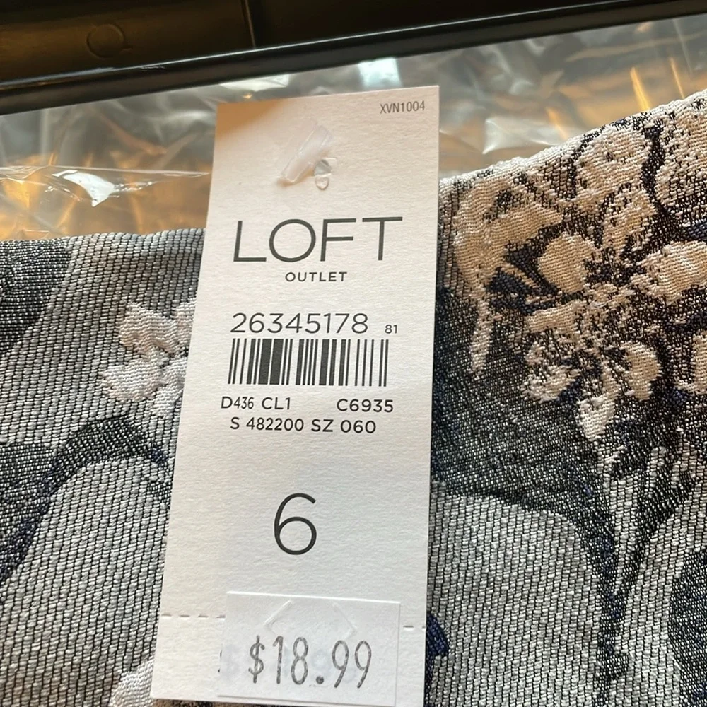 Loft-  Size 6 Gray Skirt. - Picture 10 of 10